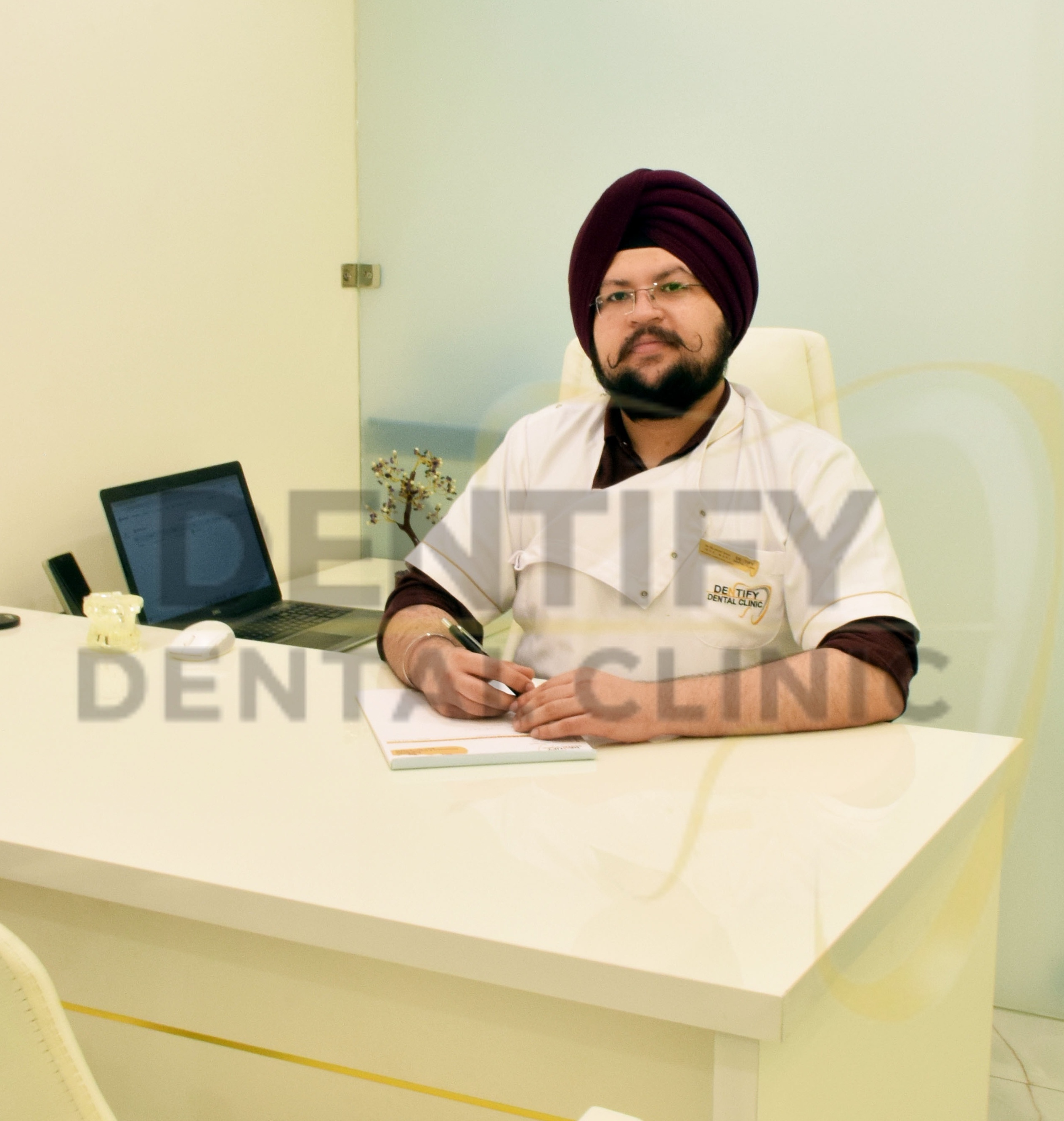 Dr Milandeep Singh (BDS, MDS), Endodontist, best dentist in Delhi